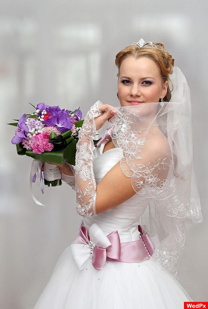 The bride with a bouquet of flowers