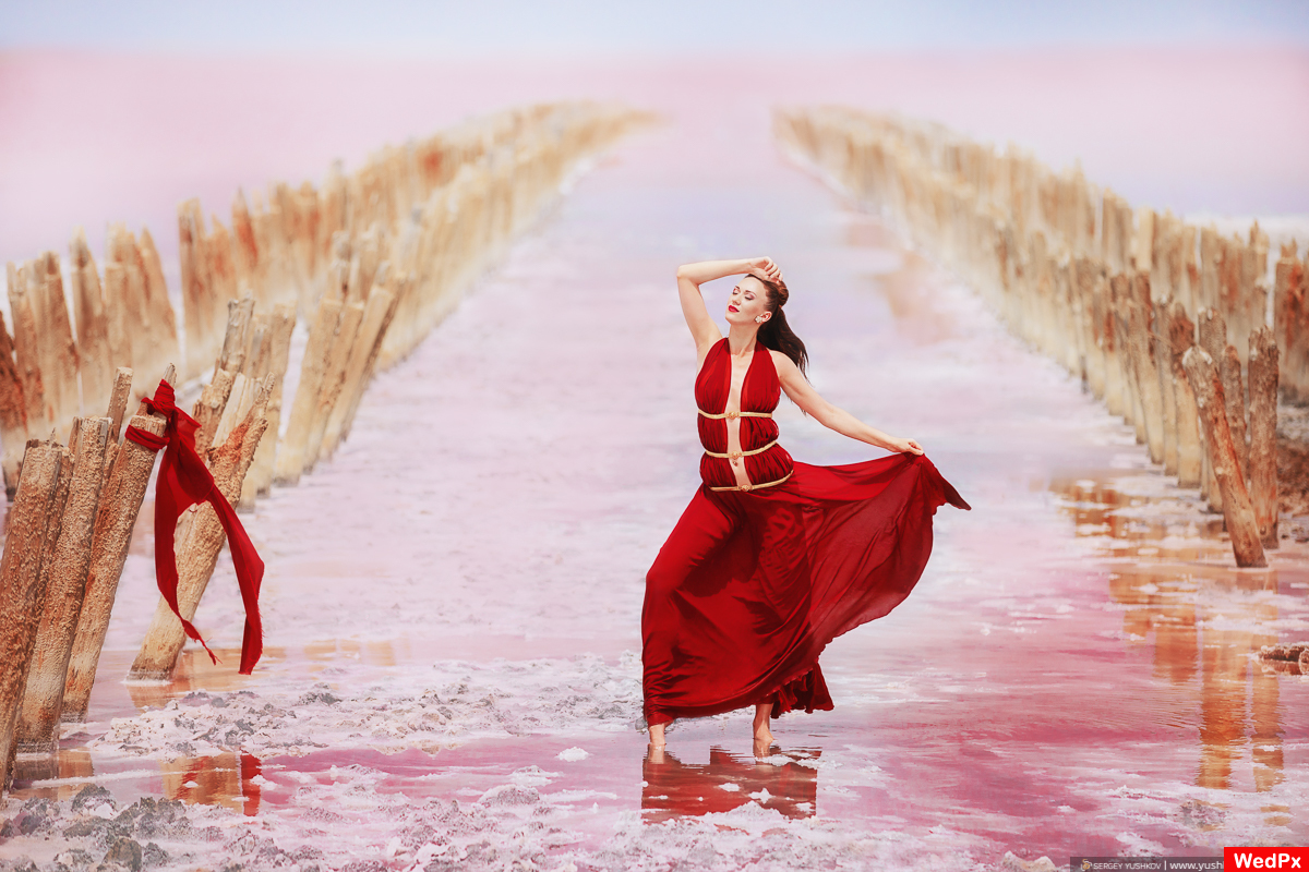 розовое озеро фото девушек