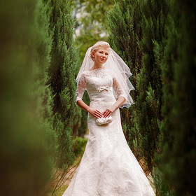 Wedding day. Bridal portrait in Neskuchny Garden.